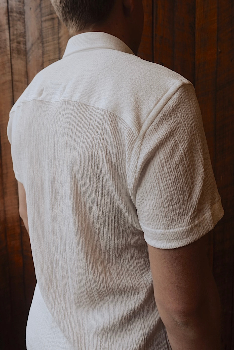 WHITE SEERSUCKER SLIM FIT SHORT SLEEVE BUTTON DOWN