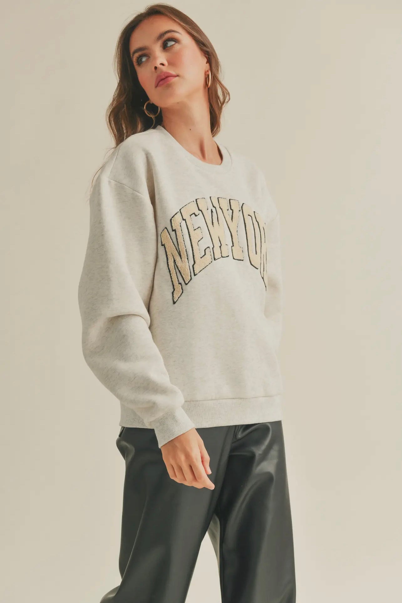 BOUCLE NEW YORK PATCH FLEECE CREWNECK SWEATSHIRT