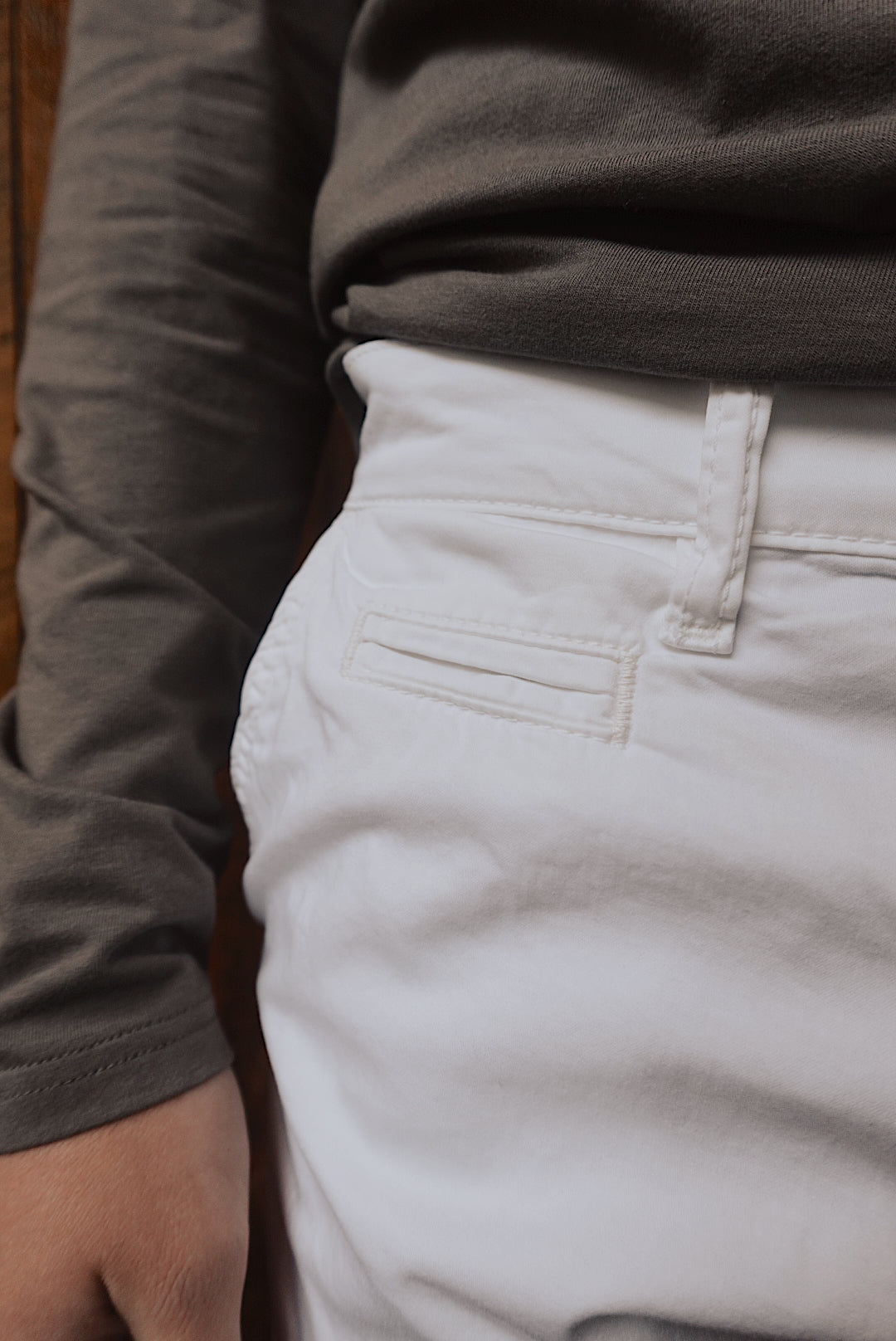 WHITE SOFT BREATHABLE COTTON CHINO SHORTS