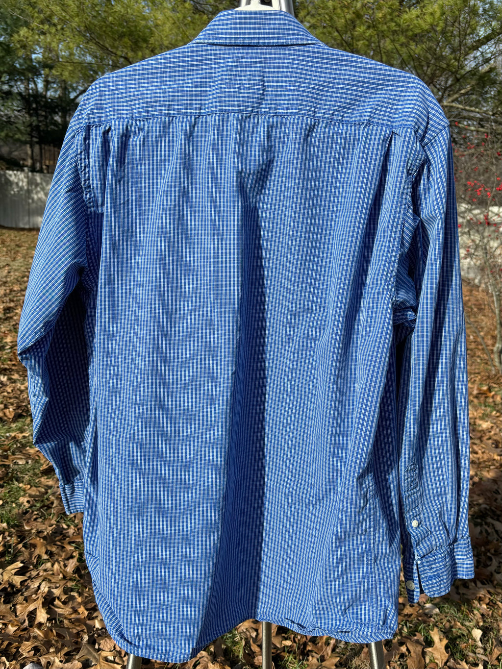 EDDIE BAUER: PLAID WHITE & BLUE BUTTON DOWN