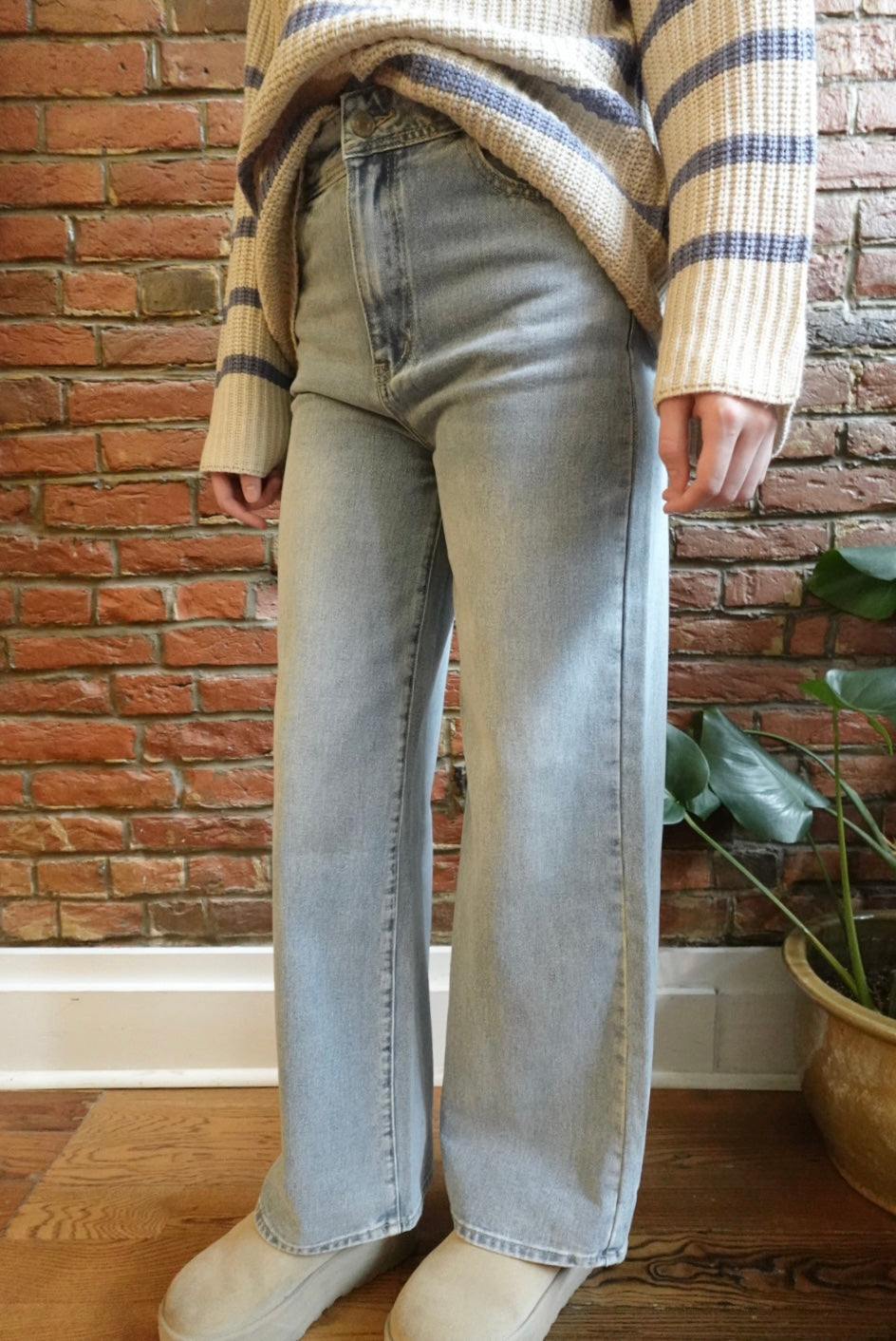 EVERYDAY LUXE WIDE LEG LIGHT WASH JEANS