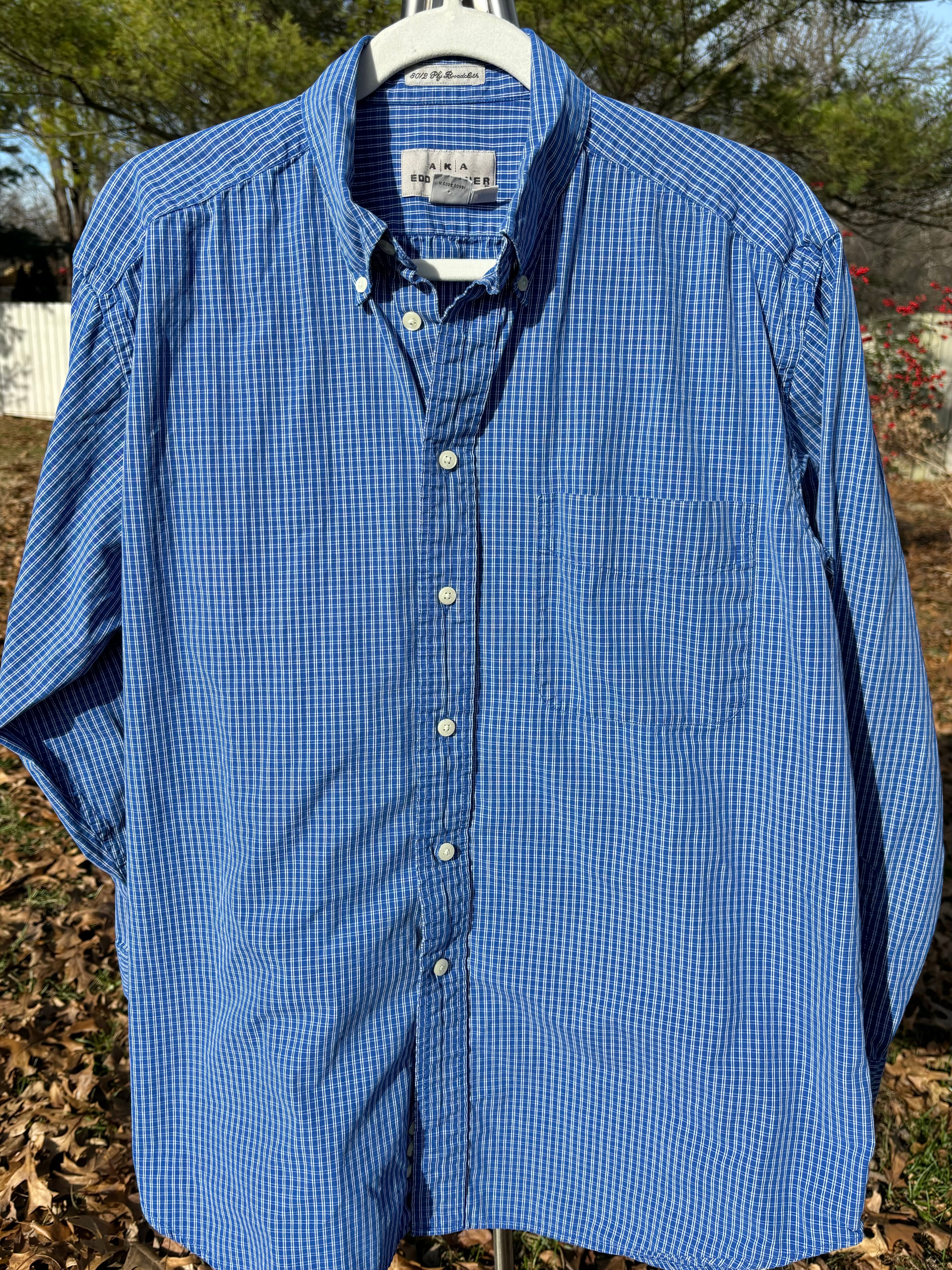 EDDIE BAUER: PLAID WHITE & BLUE BUTTON DOWN