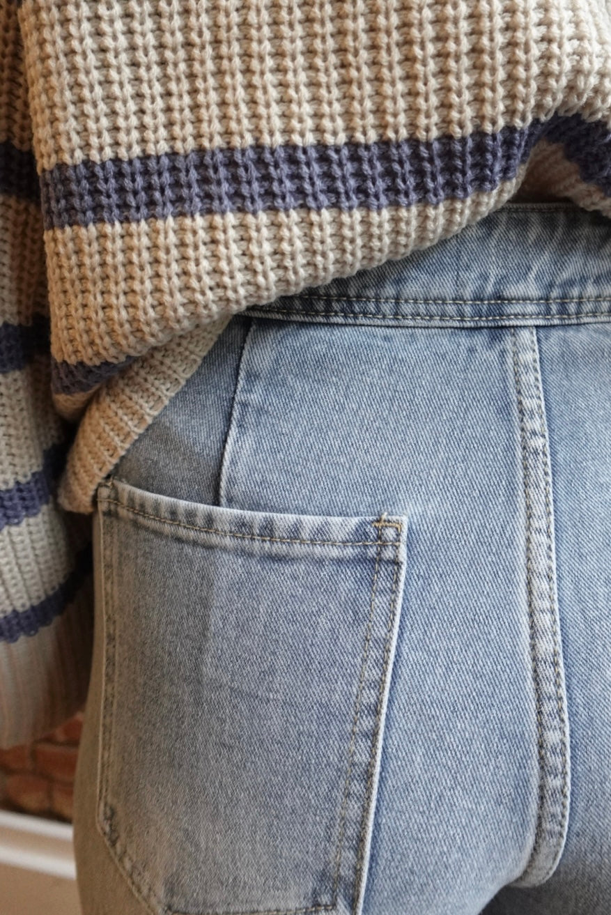 EVERYDAY LUXE WIDE LEG LIGHT WASH JEANS