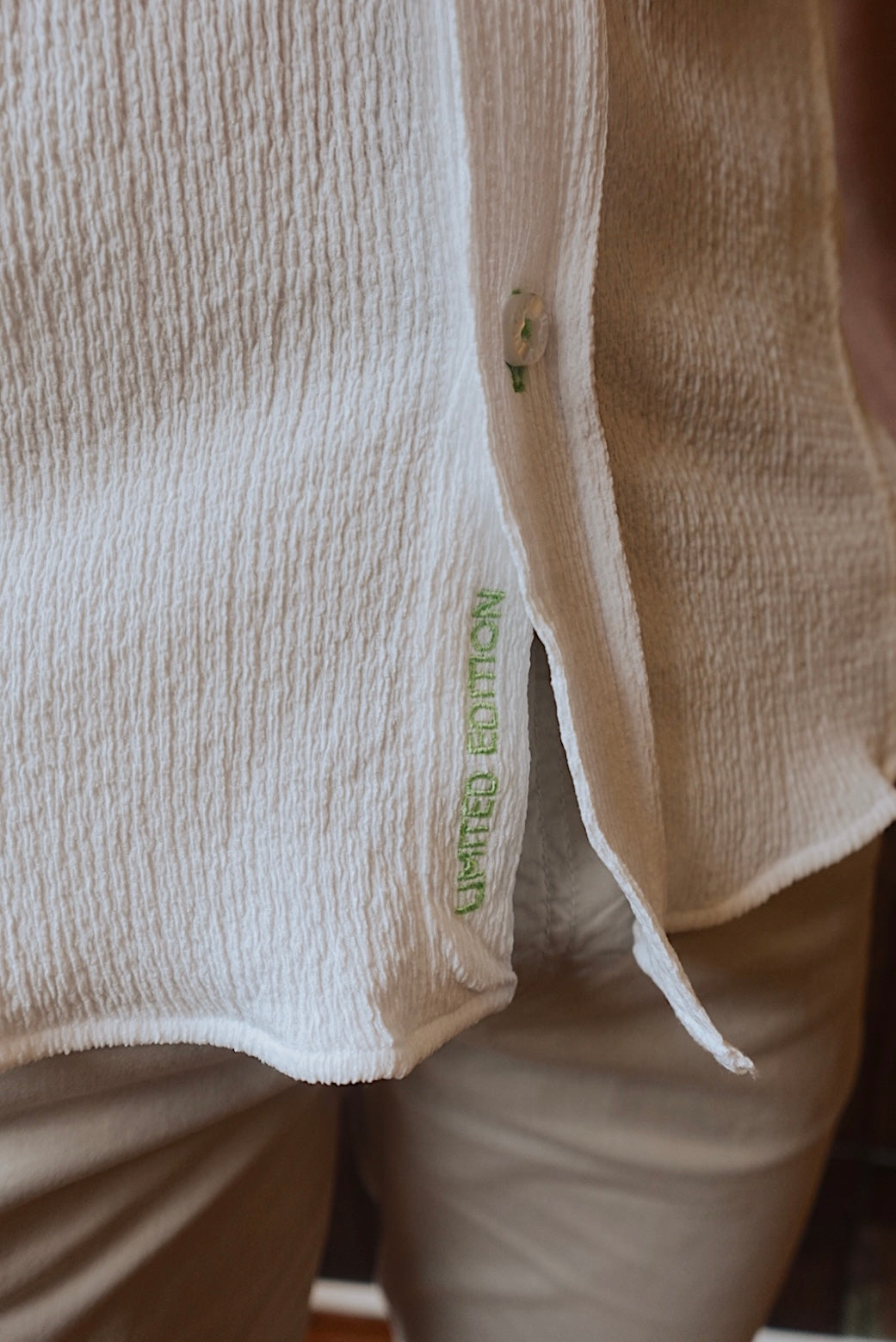 WHITE SEERSUCKER SLIM FIT SHORT SLEEVE BUTTON DOWN