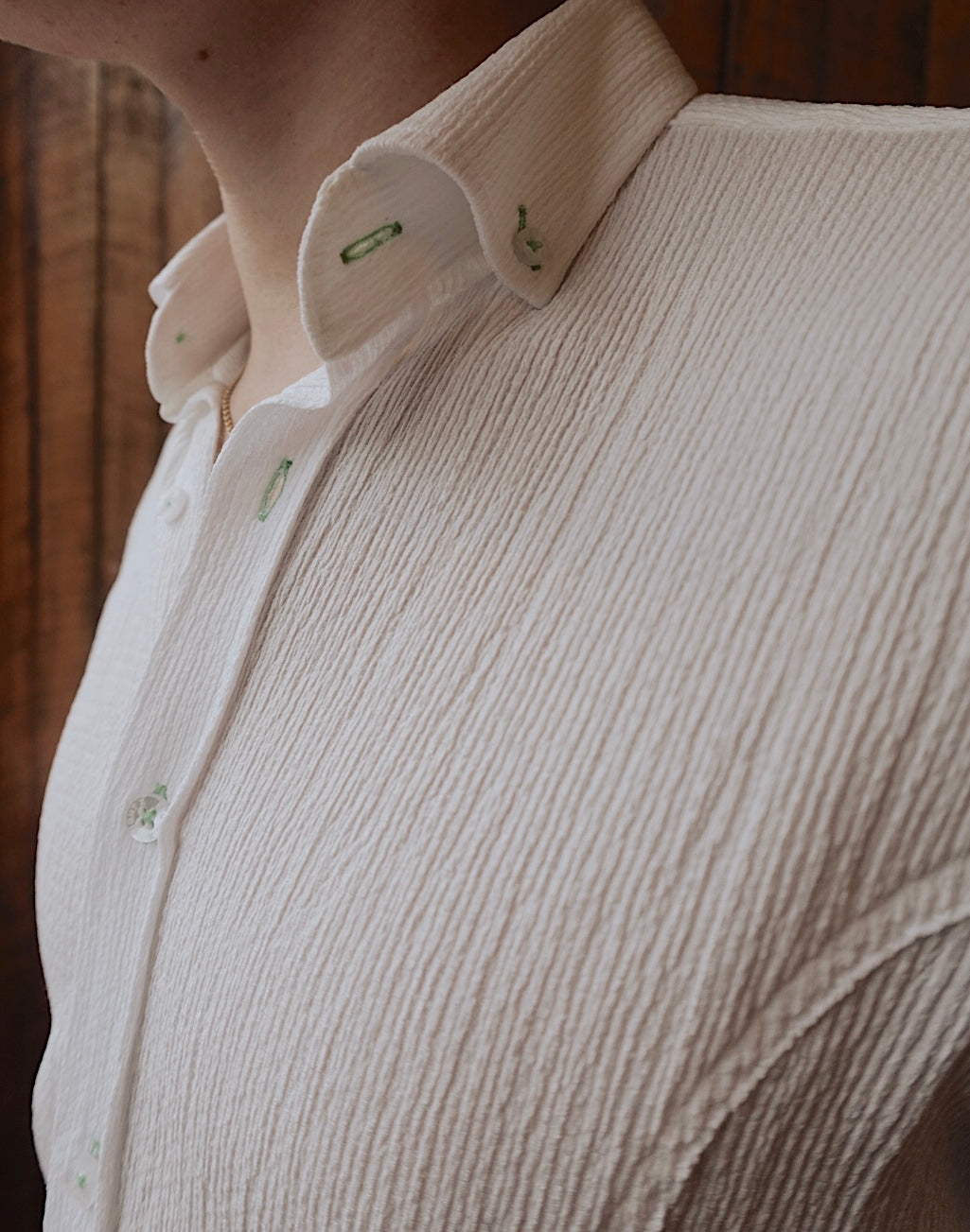 WHITE SEERSUCKER SLIM FIT SHORT SLEEVE BUTTON DOWN