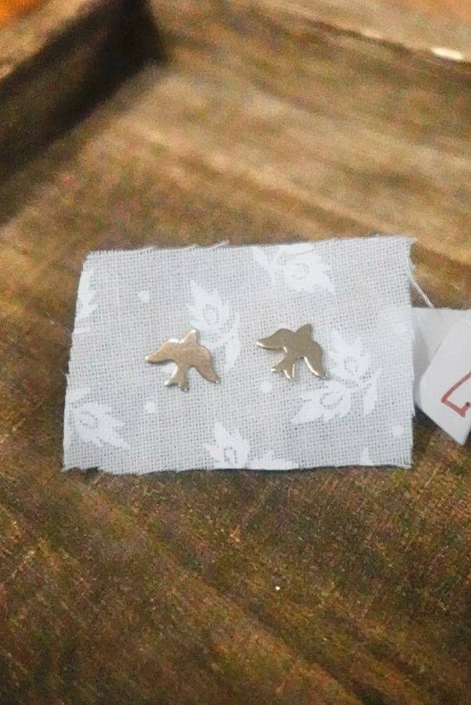 DOVE 14K GOLD FILLED STUD EARRINGS