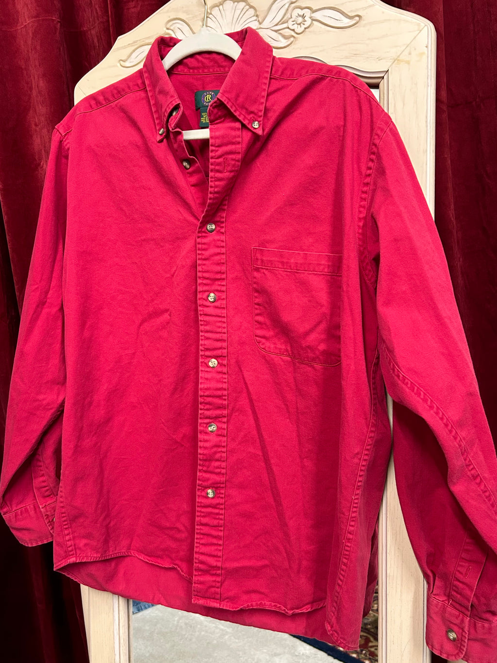 CLUB ROOM: THICK DARK BRIGHT RED BUTTON DOWN