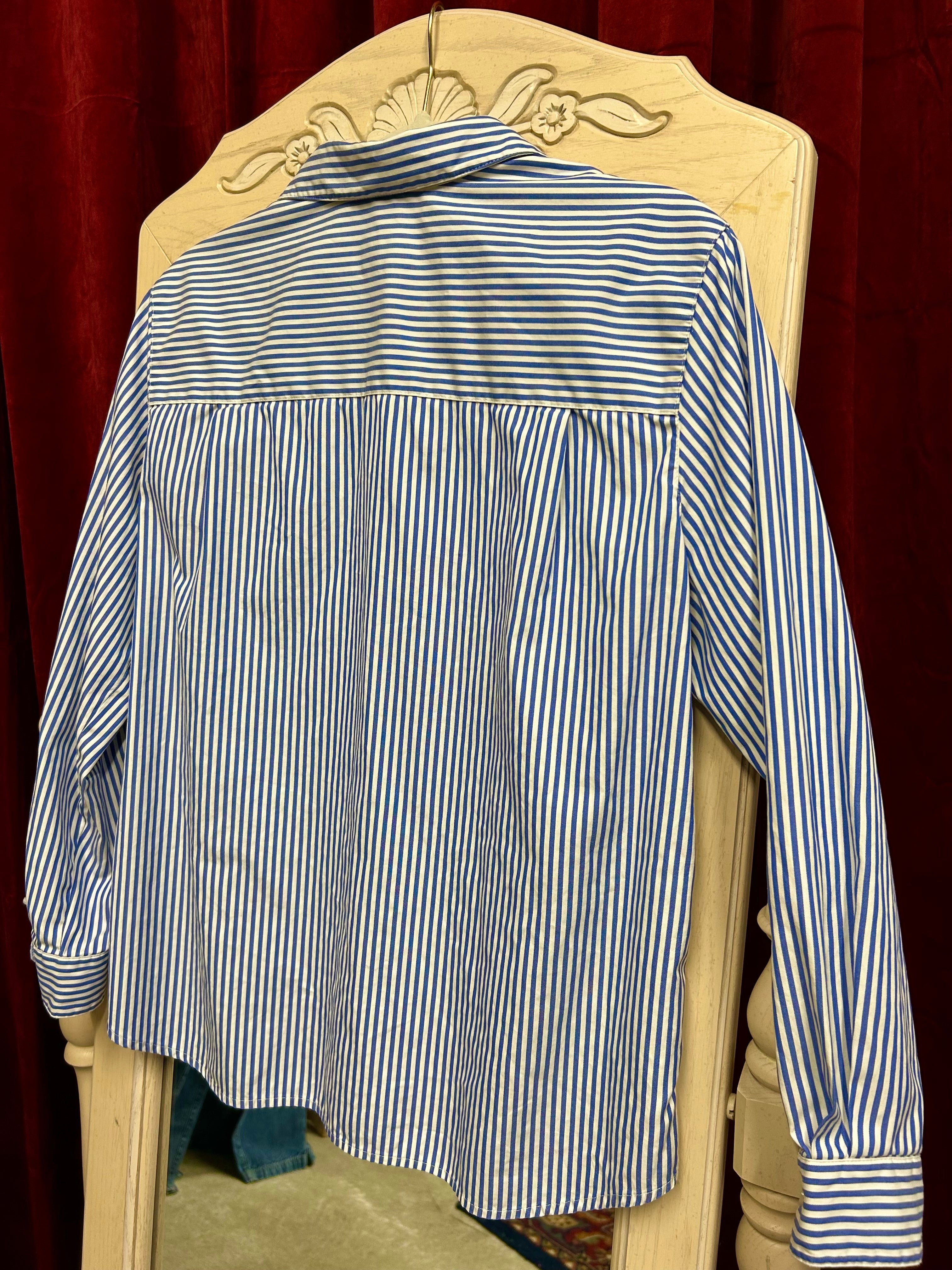 LIZ CLAIBORBE SPORT: BLUE & WHITE STRIPED BUTTON DOWN