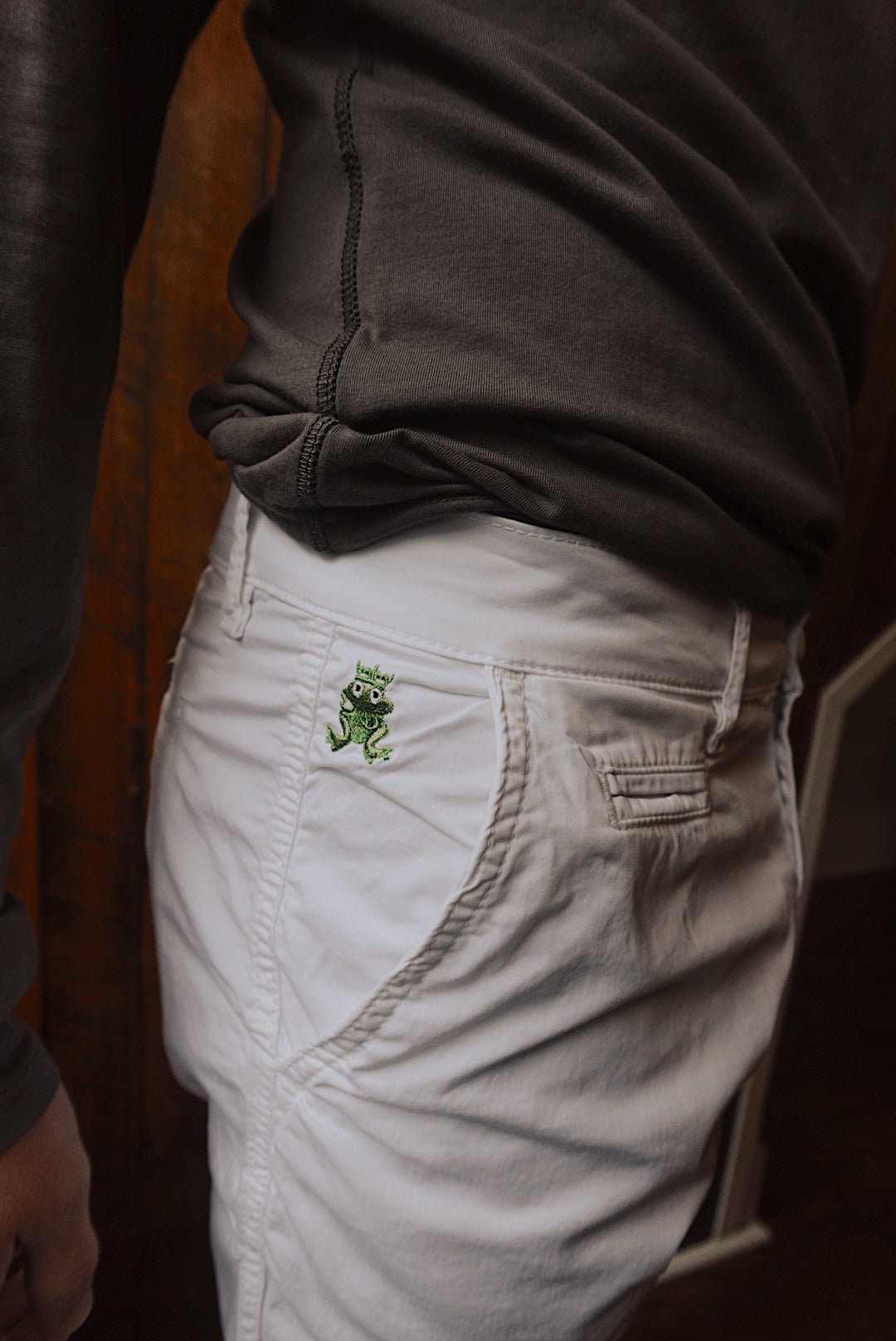 WHITE SOFT BREATHABLE COTTON CHINO SHORTS