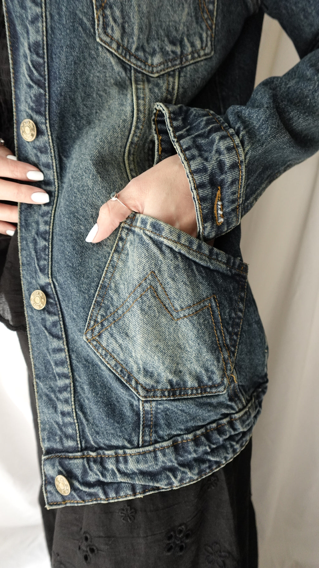 JANE TAILORED LONG DARK VINTAGE WASH BRUSHED GOLD DETAILED DENIM JACKET