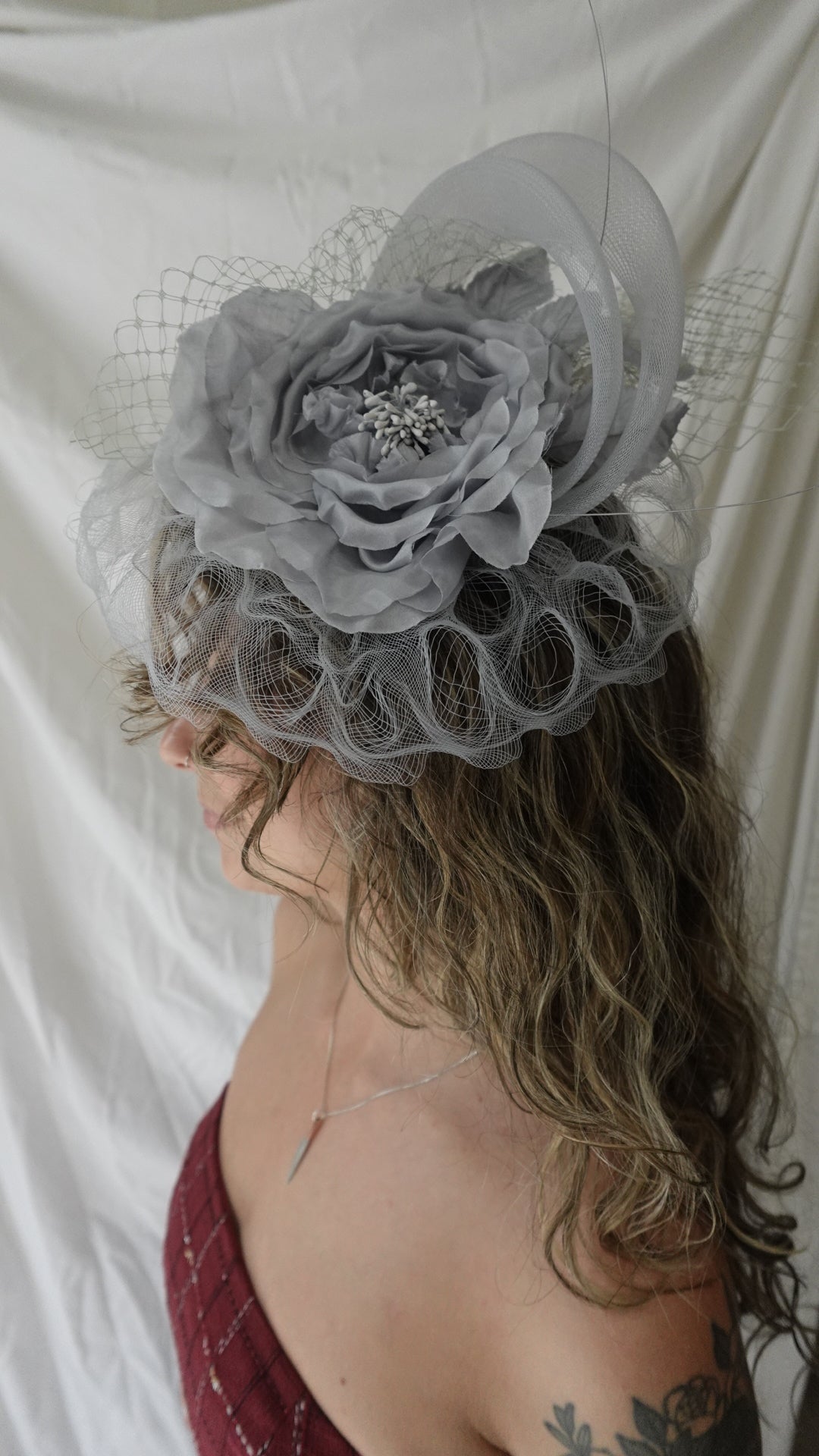 SILVER GRAY CRINKLE FLOWER DERBY FASCINATOR