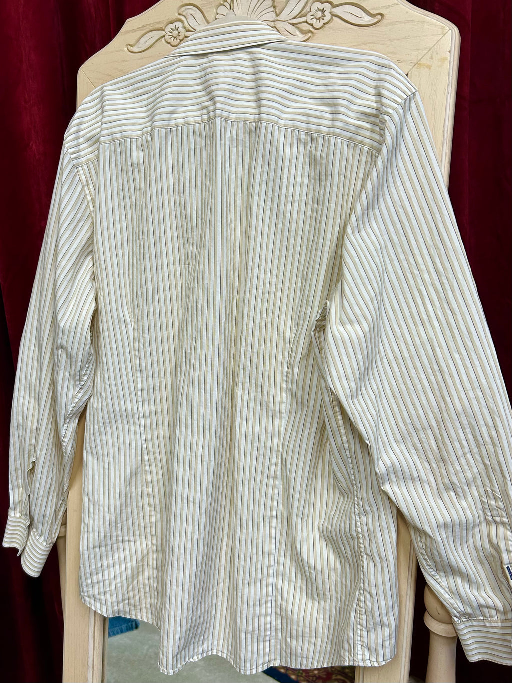 BANANA REPUBLIC: WHITIE & LIGHT TAN STRIPE BUTTON DOWN
