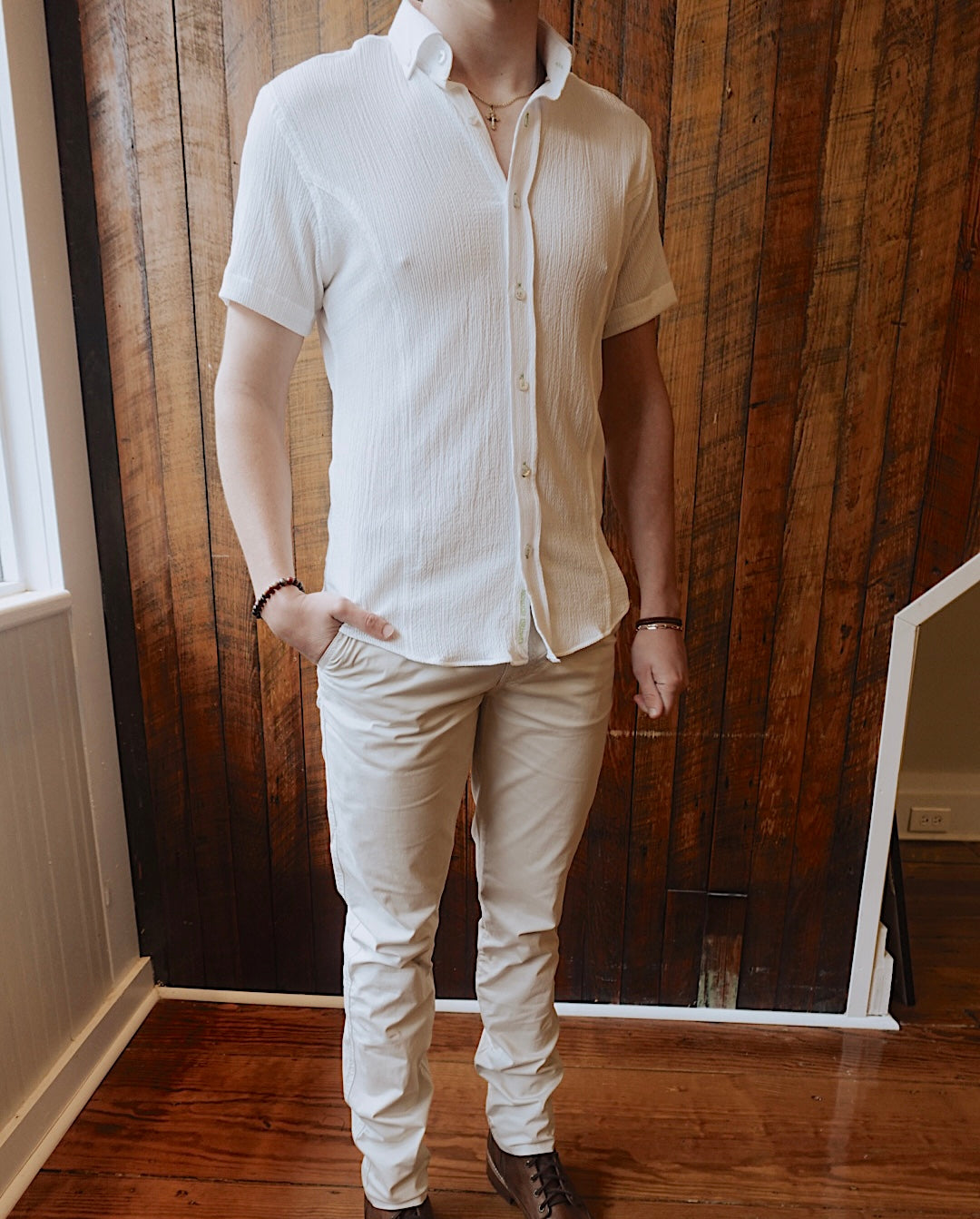 WHITE SEERSUCKER SLIM FIT SHORT SLEEVE BUTTON DOWN