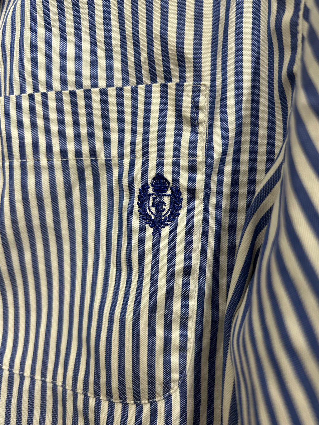 LIZ CLAIBORBE SPORT: BLUE & WHITE STRIPED BUTTON DOWN