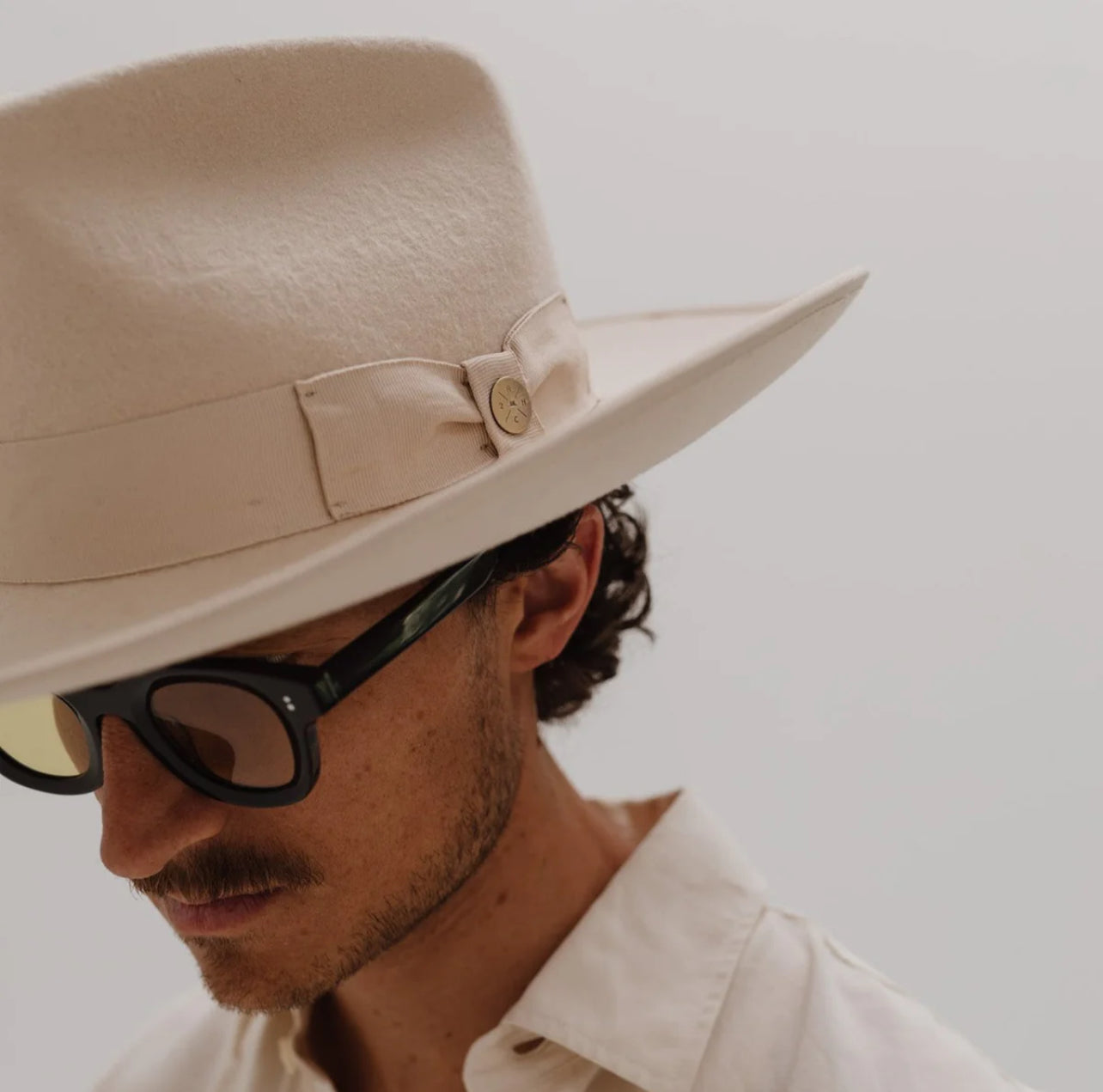 TWO ROADS CO: TOAS WESTERN FEDORA BUCKSKIN