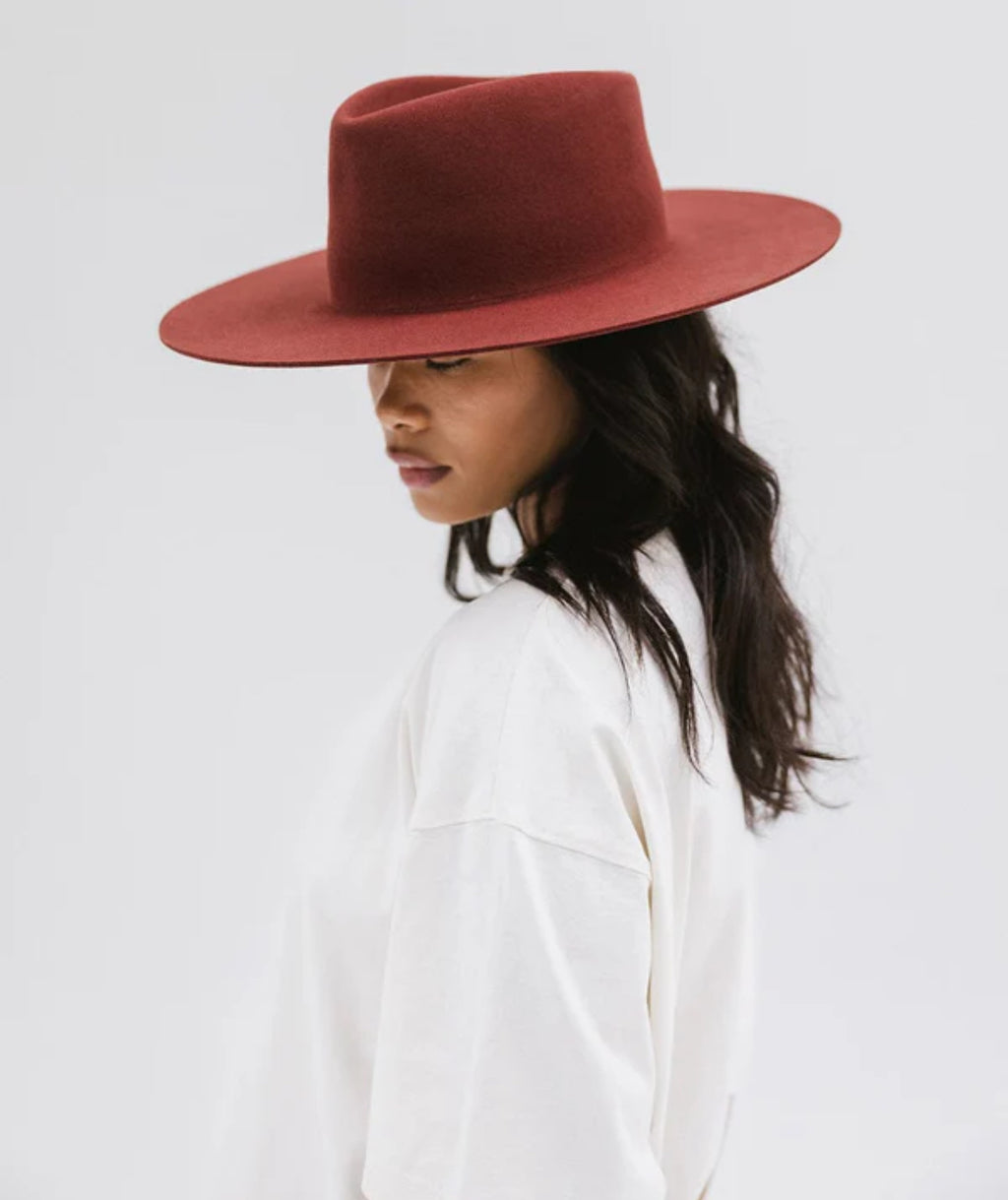 DAKOTA TRIANGLE CROWN RUSTY RED