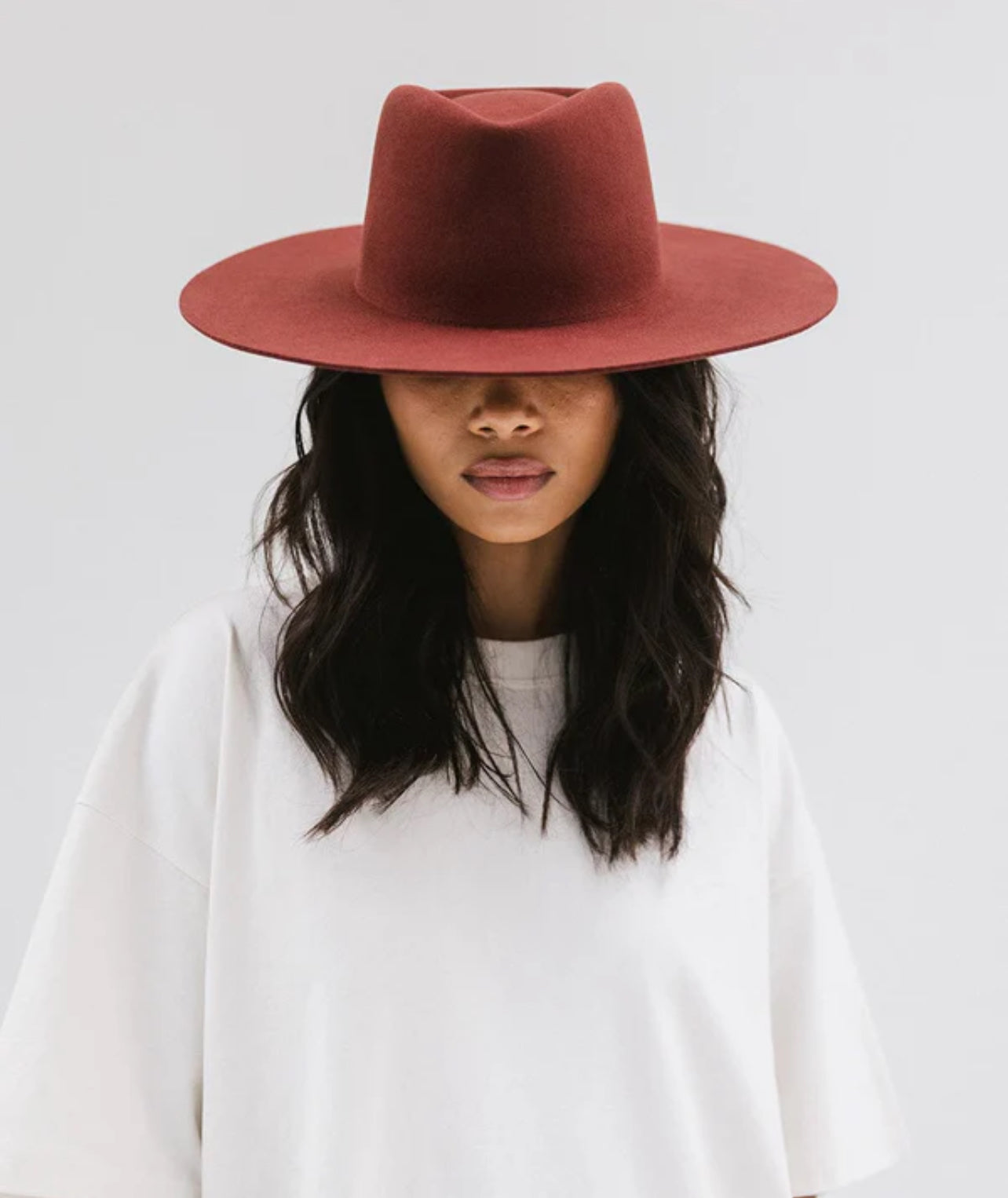 DAKOTA TRIANGLE CROWN RUSTY RED