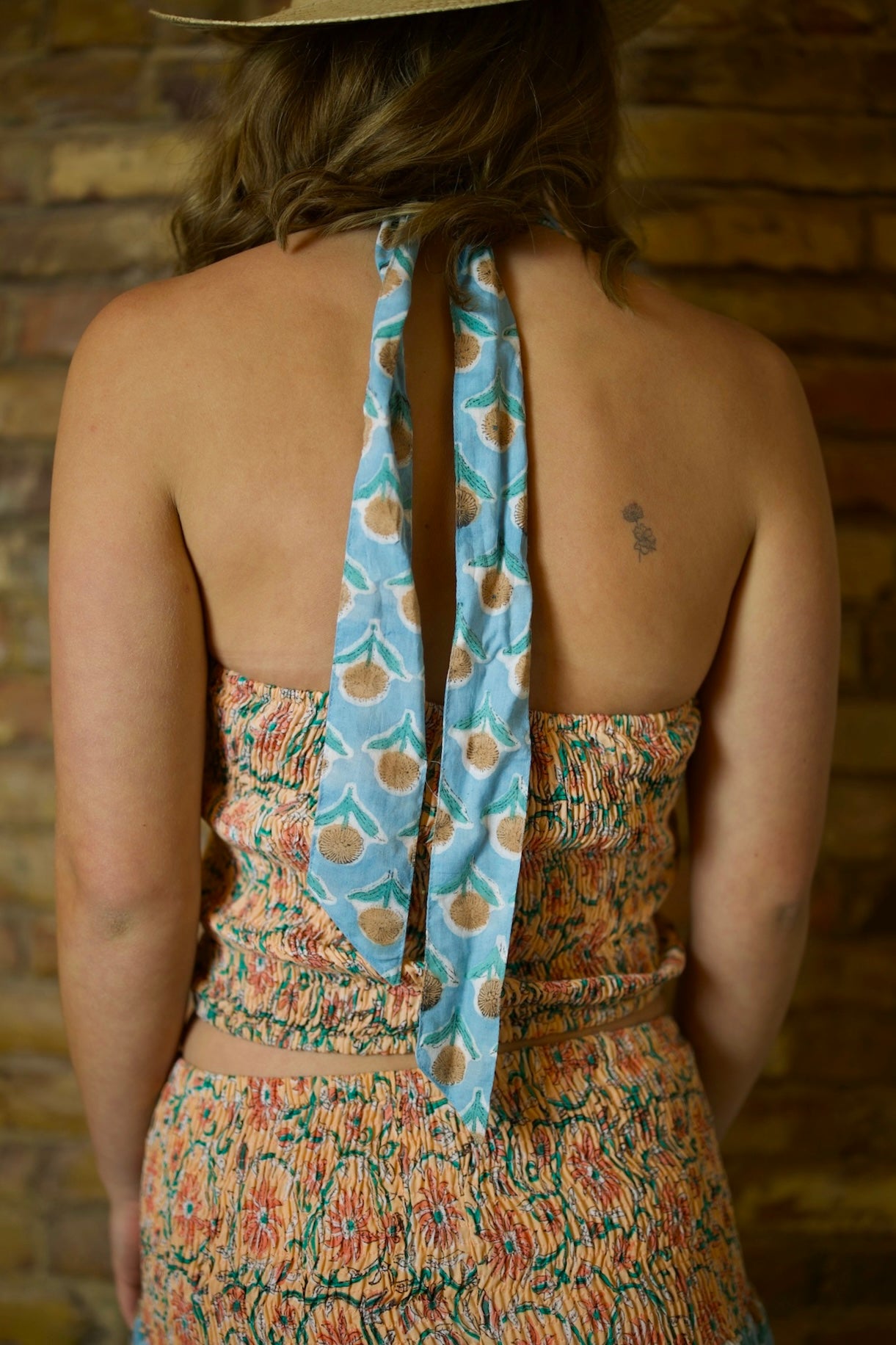 Halter top with bow opening