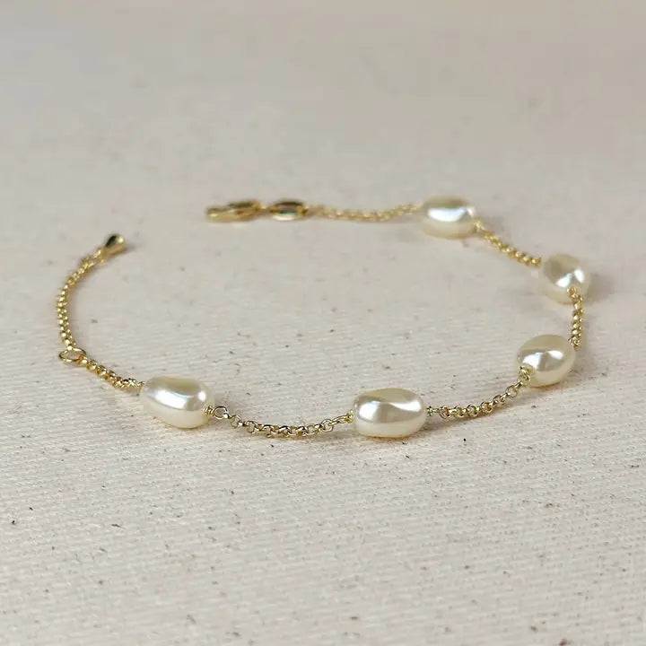 baroque pearl bracelet, freshwater pearl bracelet, pearl bracelet, non tarnish bracelet, waterproof jewelry, affordable pearl jewelry, 18k gold plated bracelet, gold pearl bracelet, organic pearl bracelet, coastal jewelry, beach jewelry, timeless jewelry, classic bracelet