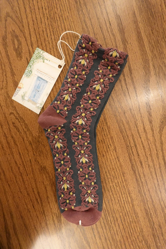 EMBROIDERED FLOWER PATTERN CREW SOCKS