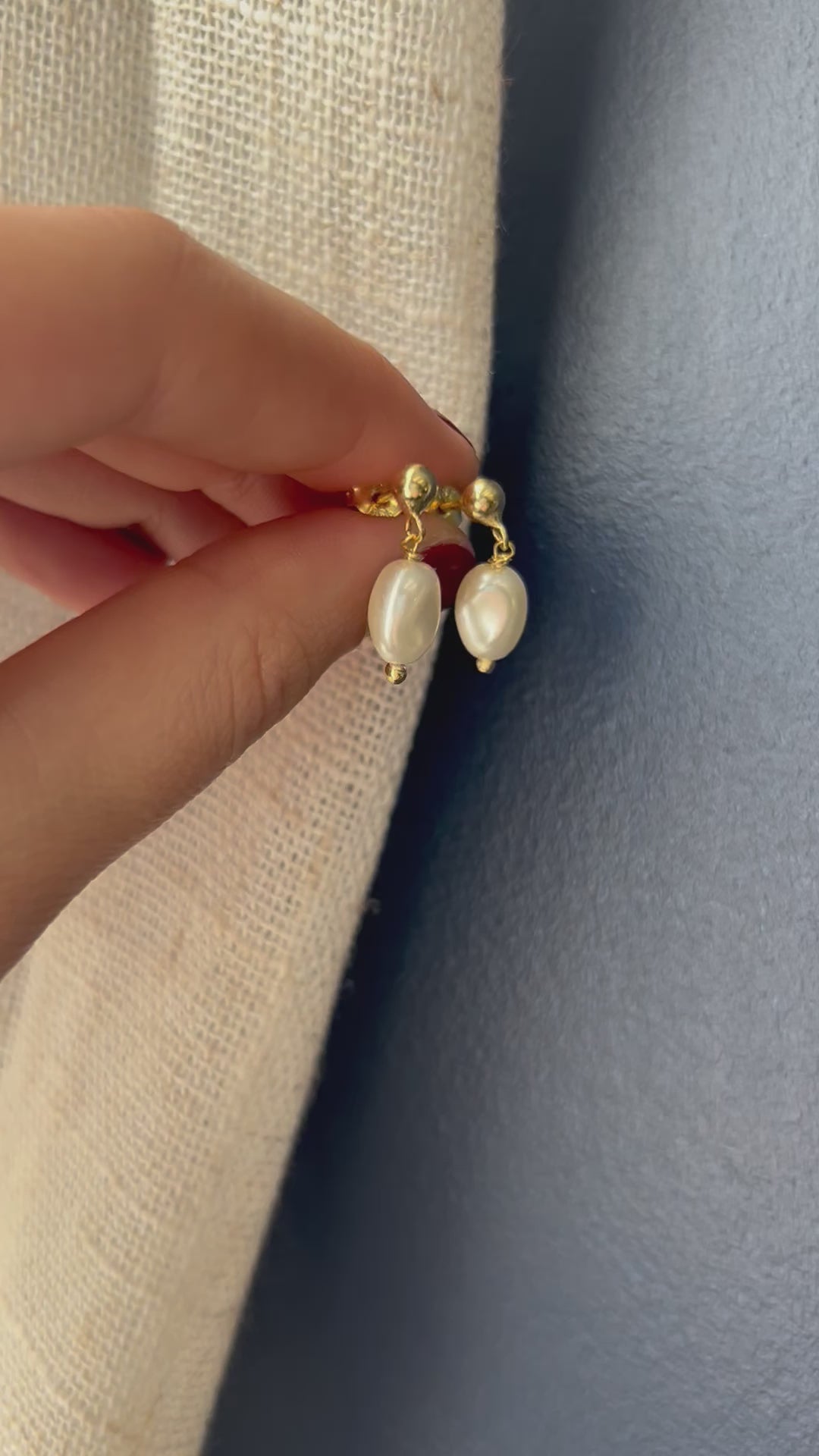 beachy pearl gold earrings